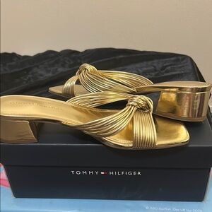 Tommy Hilfiger Gold Heeled Shoes with Elegant Knot Design